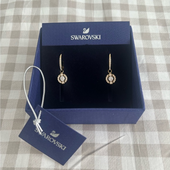 ‼️SOLD‼️ Swarovski Sparkling Dance drop earrings - Picture 1 of 6